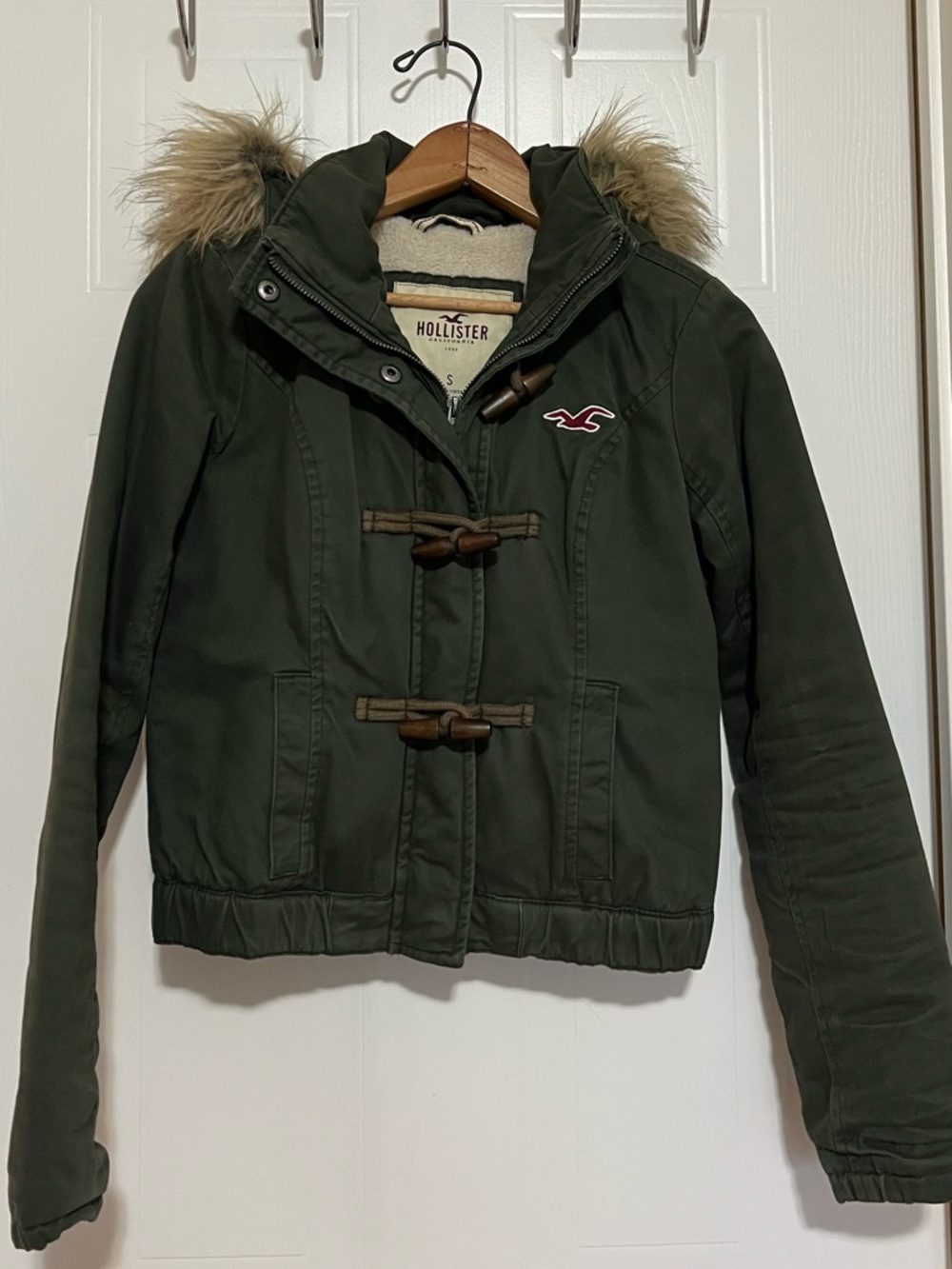Hollister Dark Olive Toggle Hooded Puffer Jacket with Faux-Fur Detachable Trim